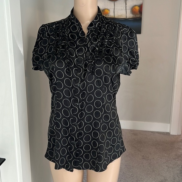 Black Shirt Sleeve Ruffle Blouse size medium - Picture 1 of 5